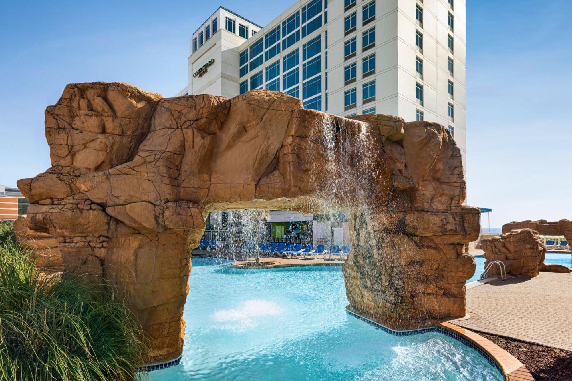 Отель Courtyard Virginia Beach Oceanfront / North 37Th Street Экстерьер фото