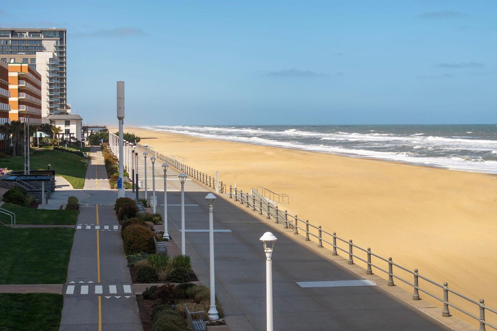 Отель Courtyard Virginia Beach Oceanfront / North 37Th Street Экстерьер фото