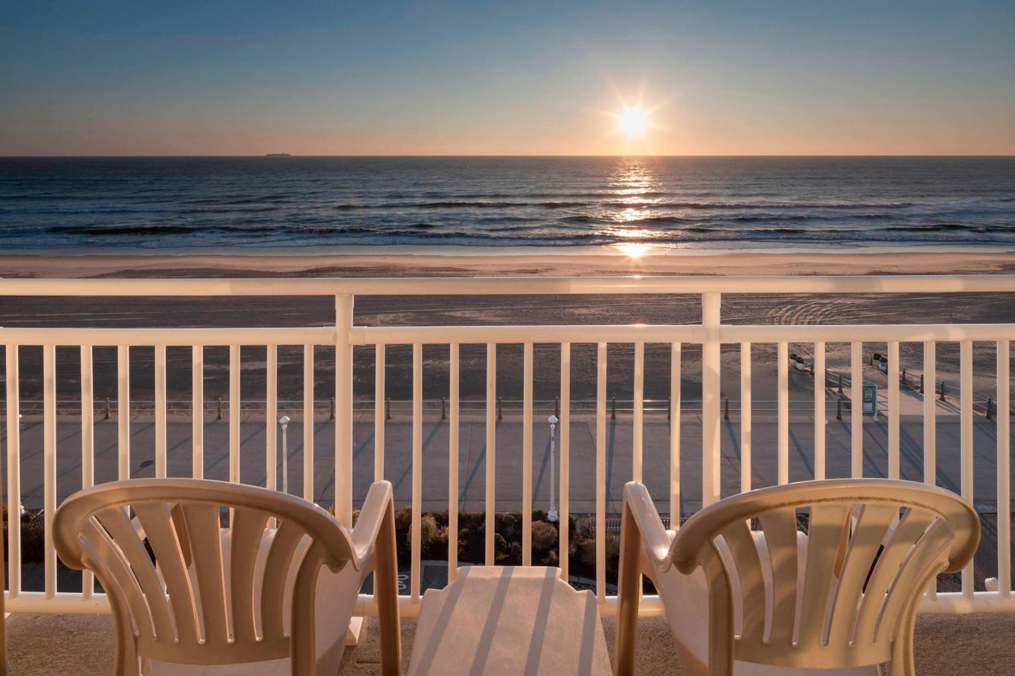 Отель Courtyard Virginia Beach Oceanfront / North 37Th Street Экстерьер фото