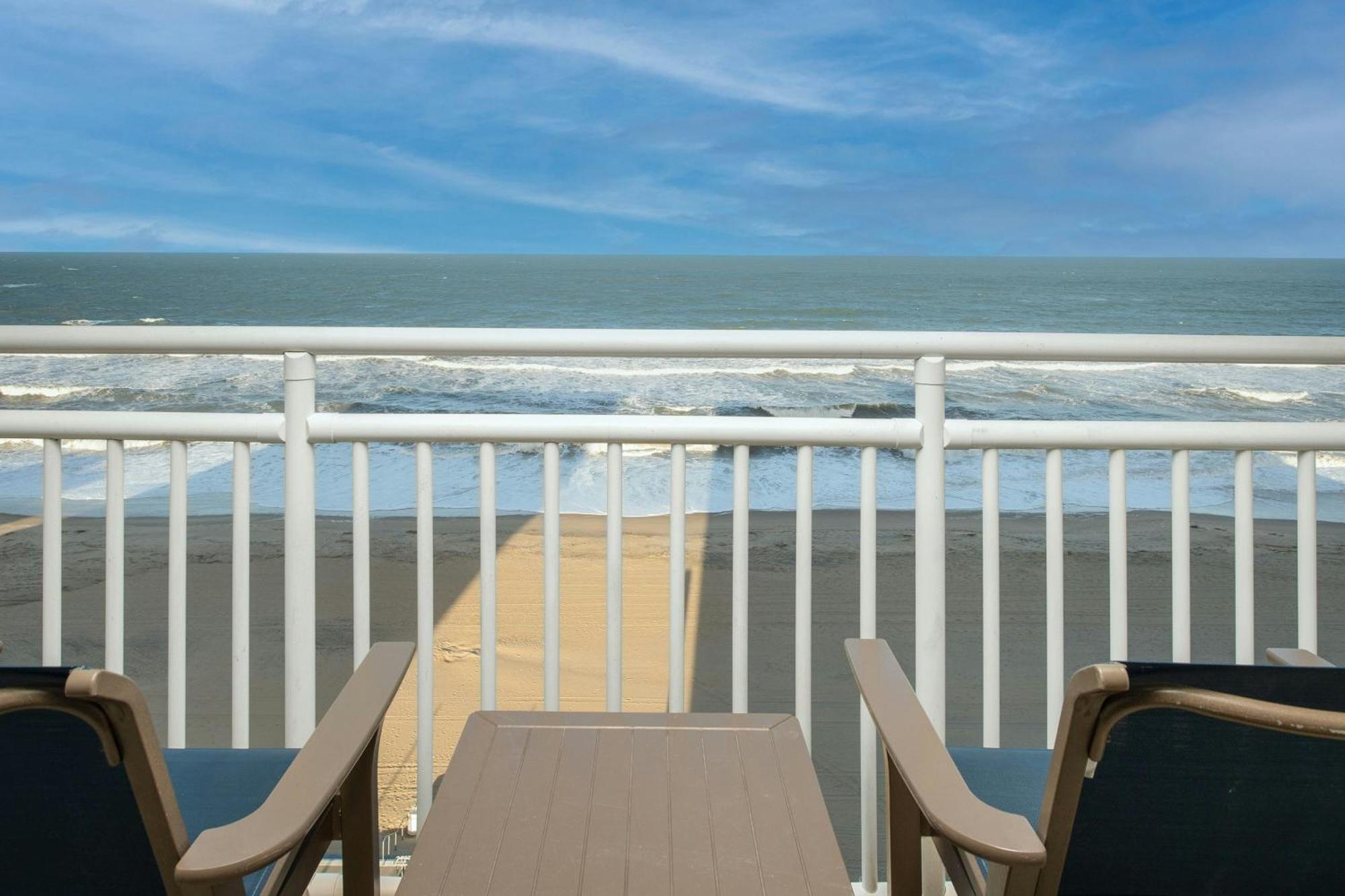 Отель Courtyard Virginia Beach Oceanfront / North 37Th Street Экстерьер фото